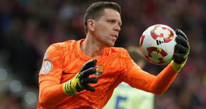 Barcelona Ingin Pertahankan Kiper Wojciech Szczesny